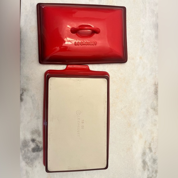 Le Creuset; Heritage Rectangular Casserole, Cerise - Picture 5 of 5